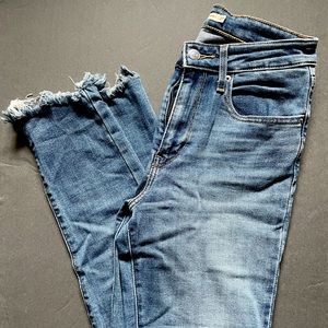 Levi’s 721 high rise skinny jeans w/ frayed hem